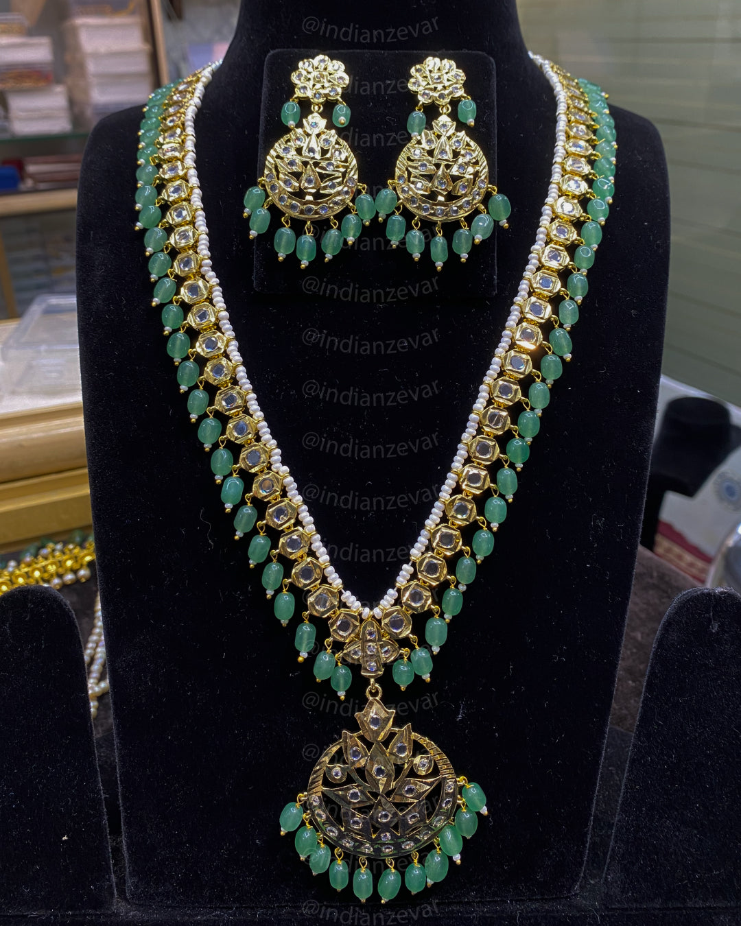 Hyderabadi Bindi Long Haar Light Green Onyx Pearl Gold Polished Necklace