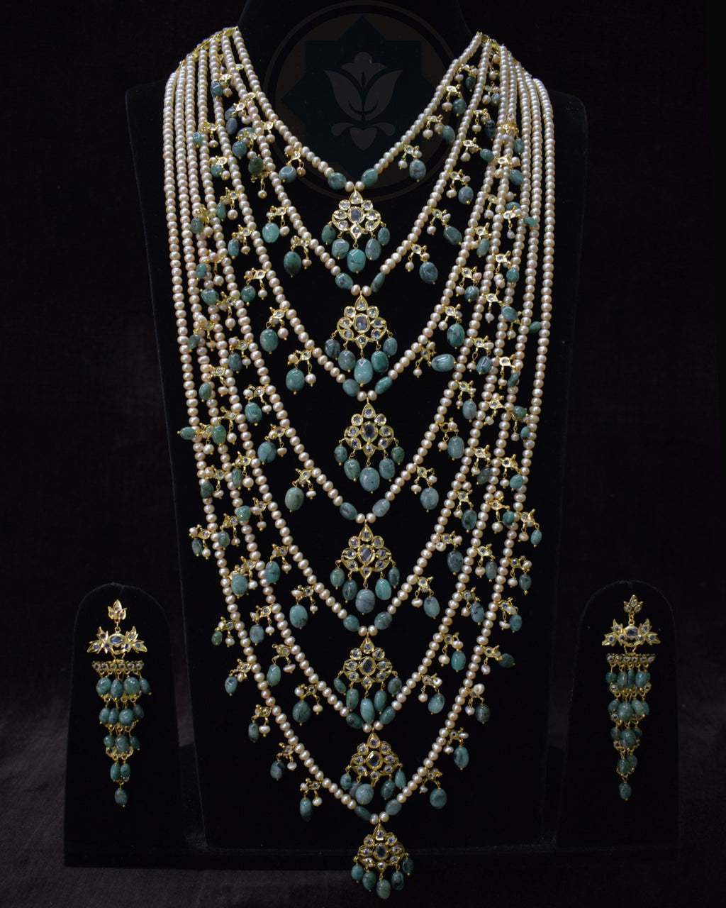 Indian Zevar Grand Emerald Sathlada with seven strings of freshwater pearls, emerald Jadau hangings, CZ Polki and matching Angoor Goshe chandelier earrings.