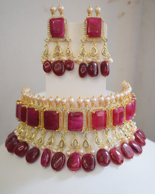 Choker set with red stones and gold accents on a white background. Pearl choker necklace bridal set with ruby and Polki design – Indian wedding jewelry, traditional choker necklace for brides USA, UK, Canada.