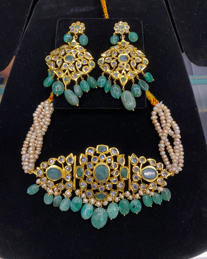 Hyderabadi Jadau pearl choker necklace set for brides, featuring antique freshwater pearls, emeralds, and Polki stones, traditional gold choker design, Indian bridal jewelry, Rani haar, pearl jewellery, Hyderabad bridal jewelry online, buy Indian bridal jewelry in USA.