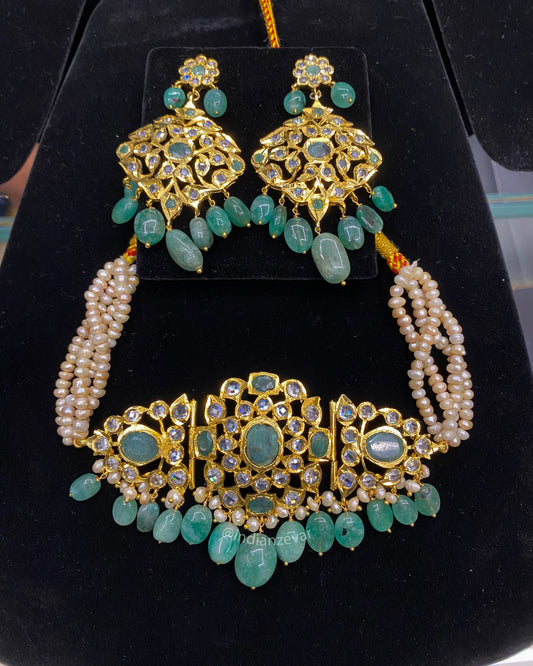 Hyderabadi Jadau pearl choker necklace set for brides, featuring antique freshwater pearls, emeralds, and Polki stones, traditional gold choker design, Indian bridal jewelry, Rani haar, pearl jewellery, Hyderabad bridal jewelry online, buy Indian bridal jewelry in USA.