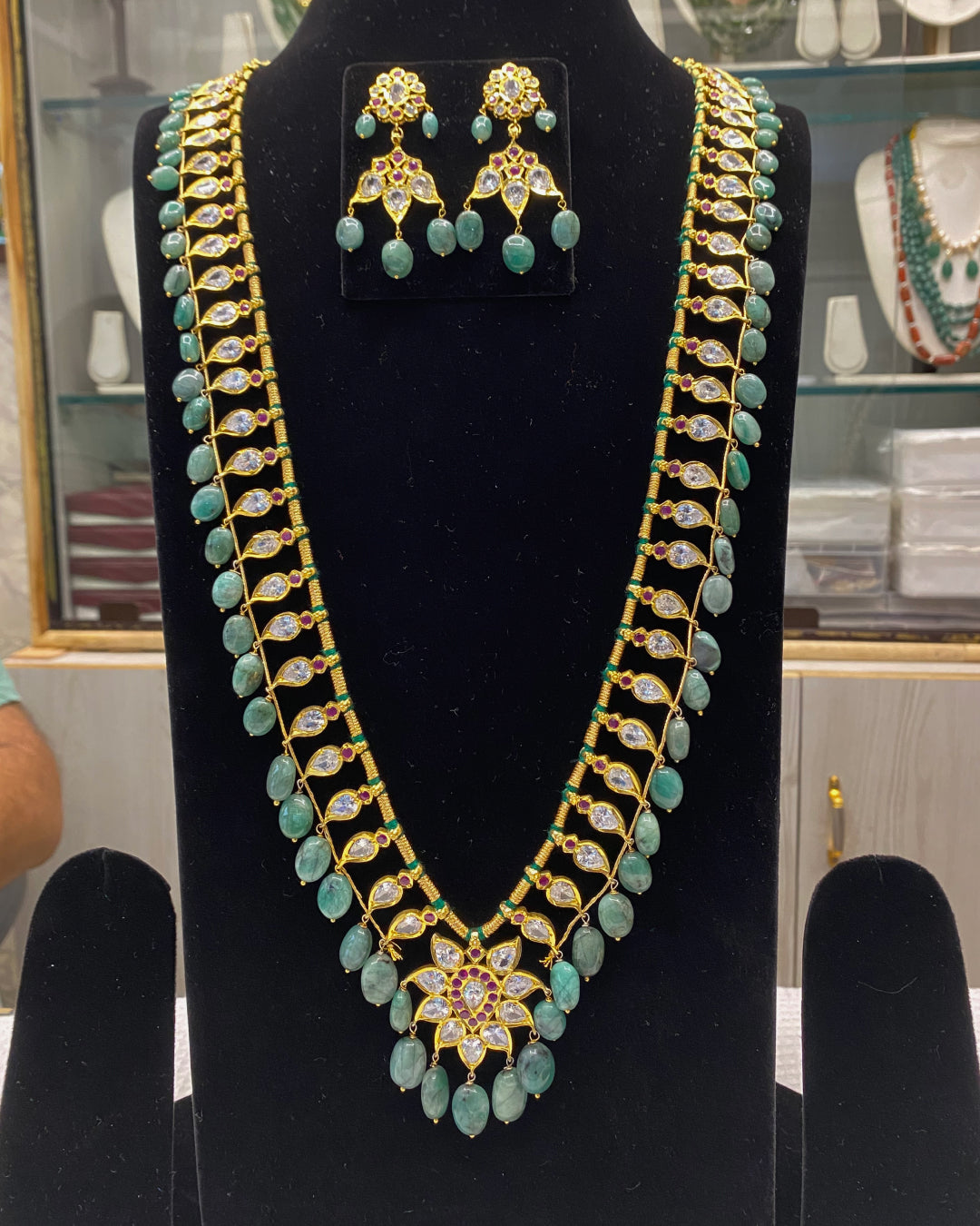 Indian Zevar Pathani Long Haar bridal set – Rani Haar necklace with earrings, Jadau work, emeralds, and AD stones. Available as pearl jewellery, pearl necklace, or Rani Haar with pearls. Perfect Indian bridal jewelry for weddings in India, Indian wedding jewelry USA, South Indian jewelry for brides Canada/UK. Shop Hyderabad bridal jewelry online at Hyderabad Pearl Jewelry Store Online