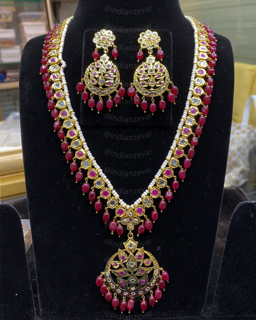 Hyderabadi Bindi Long Haar Maroon Onyx Pearl Gold Polished Necklace