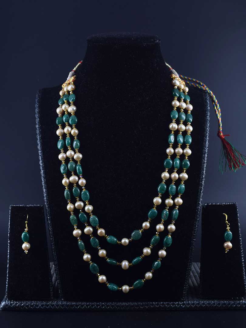 Earthy Elegance: Green Beryl & Freshwater Pearl Necklace (3 Strands, Casual Chic)