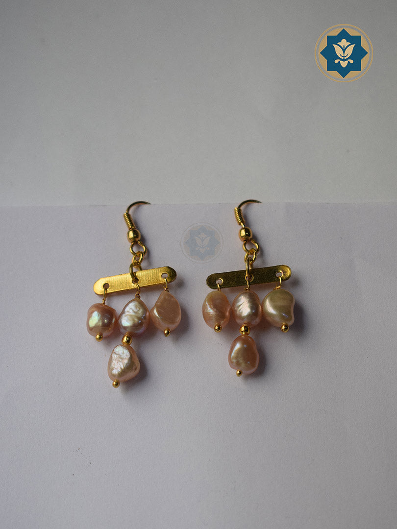 Minimal Modern Pearl Cluster Earrings: Pearls & Gold Polished