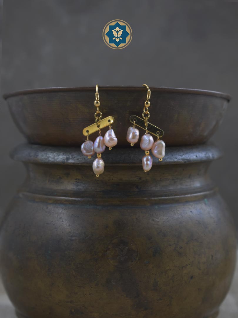 Minimal Modern Pearl Cluster Earrings: Pearls & Gold Polished