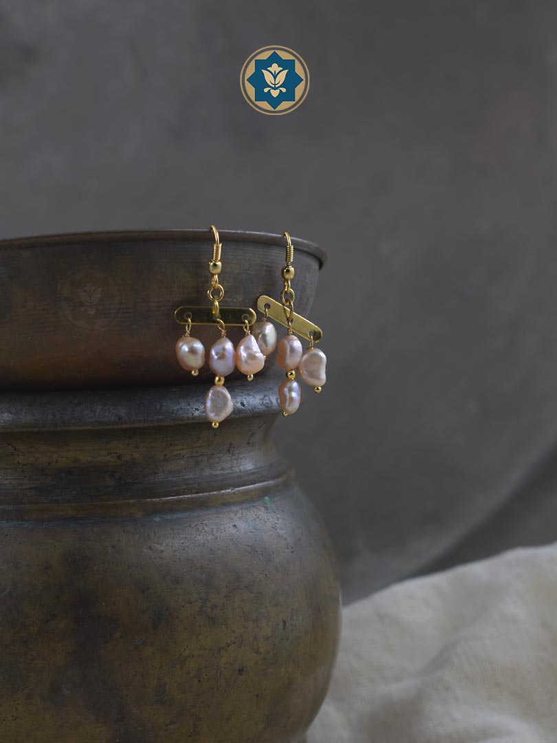 Minimal Modern Pearl Cluster Earrings: Pearls & Gold Polished